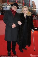 组图：《闭幕》首映 导演帕纳西现场行礼