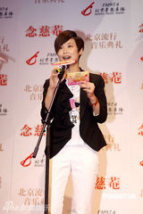 幻灯组图：李宇春韩红不务正业聊火锅 王蓉容貌大变