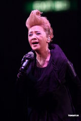 高清组图：许志安香港性感开唱 郑秀文现身不许求婚