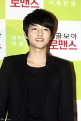 高清图：宋钟基《攒钱》VIP首映 闵孝琳池成等捧场