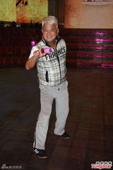 组图：陈百祥欲备护膝贺台庆 余咏珊否认加奖金