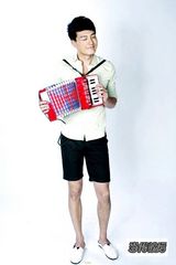 组图：孙艺洲舞动音乐世界  感性搞怪完美混搭