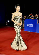 组图：章子怡携莱昂纳多亮相青岛东方影都