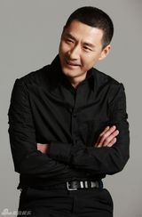 组图：张子健时尚写真 硬朗气质男人味十足