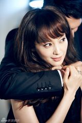 组图：元斌女友李娜英携男模拍白色情人节写真