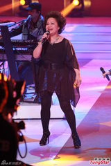 组图：赌王数百万支持太太 何超莲吴克羣献艺