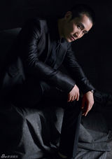 组图：奇道曝光黑白写真大片显帅气