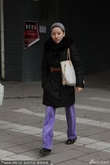 组图：北影复试考生疾步赶考 各色清新美女抢镜