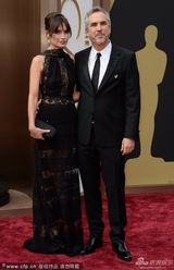 组图：《地心引力》导演阿方索-卡隆亮相红毯