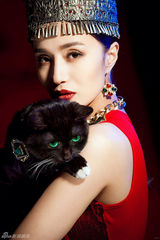 组图：万美汐异域写真 演绎别样神秘风情