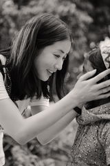 高清组图：韩星崔贞媛化身慈善天使 异国献爱心