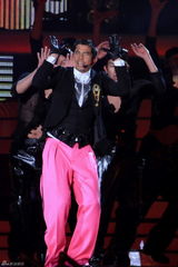 高清图：东方卫视跨年火热上演 郭富城展舞王风范