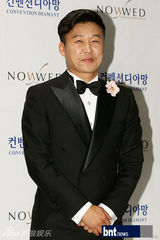 组图：韩笑星洪禄基大婚 SM娱乐家族总动员祝贺