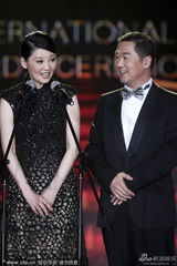 组图：张艺谋尼基塔颁最佳影片 一九四二成赢家