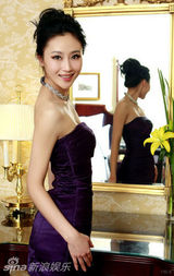 幻灯组图：林鹏居家写真曝光 主打春日lady慵懒风