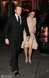 高清组图：小贝辣妹情人节约会 正装束身表情严峻