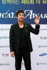 高清组图：JYJ俊秀等助阵韩音乐剧颁奖礼