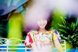 组图：李菲儿夏日写真宛如花间精灵
