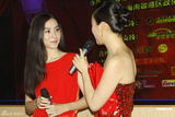 组图：陈思思将在香港开唱 张柏芝红装默契助阵