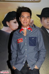 组图：《名媛望族》剧组齐聚宣传 杨怡压力大长痘