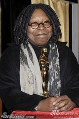 组图：奥斯卡小金人亮相 女星乌比-戈德堡剪彩