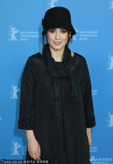 组图：《闭幕》发布 帕纳西红毛衣喜庆亮相