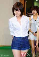 组图：韩星河智苑裴斗娜清凉亮相乒乓球公开赛