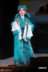 高清图：陈宝珠母亲看女儿演出晕倒 经抢救无效去世