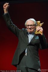 组图：肯-洛奇获终身成就奖捧柏林金熊