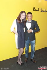 组图：任达华被琦琦投诉拍电影卖命 被女儿罚站