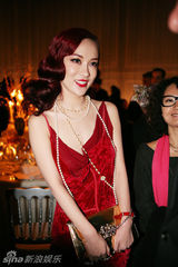 组图：霍思燕一红到底娇艳欲滴 百变演绎浓烈复古 