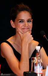 组图：阿汤嫂小黑裙亮相京城 期待与张艺谋合作