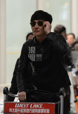 组图：董璇王宝强等众星返京 陈思成夫妇未归