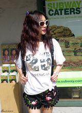 组图：柳岩曝三亚度假私照 吐舌卖萌似邻家妹