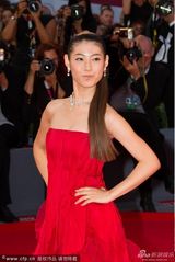 组图：《起风了》首映 泷本美织穿红裙可爱比V