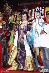 高清组图：洪棠扮布袋戏主角 爆乳装露E奶吸睛