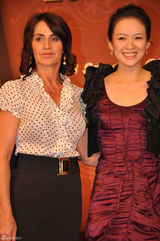 组图：章子怡与施瓦辛格赴韩出席特奥启动