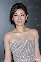 组图：谢婷婷红唇透视装现身 黄奕斑马纹短裙斗艳  