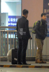 独家：汪小菲回京与廖凡聚餐  二人抽雪茄碰杯