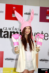 高清图：乐基儿扮拳击兔否认怀孕 陈豪澄清绯闻