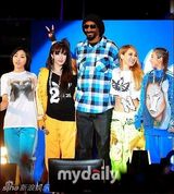 组图：Snoop Dogg韩国开唱 2NE1任嘉宾热情助演