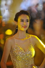 组图：车模兽兽性感透视黄金奶 自信爆乳微笑