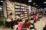 组图：裸女惹火书店裸体阅读引发争议
