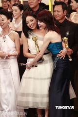 高清组图：邓萃雯如愿问鼎视后 化身白衣淑女