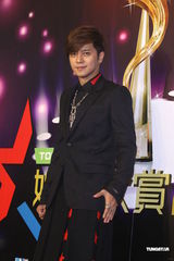 组图：柯震东萧亚轩同场不同台 蔡依林恐吓媒体