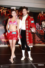 组图：六位亚姐候选人泳装亮相 俏丽佳人齐斗艳