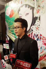 组图：李玉刚发布会古琴大师助阵 方文山隔空加油