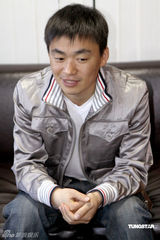 幻灯图：王宝强谈生活爱看电视剧 新作再扮农民工