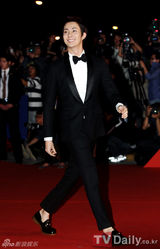 组图：韩国男女影星盛装参加釜山国际电影节