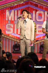 组图：潘美辰不畏女同传闻 与Moon穿情侣装亲昵录影